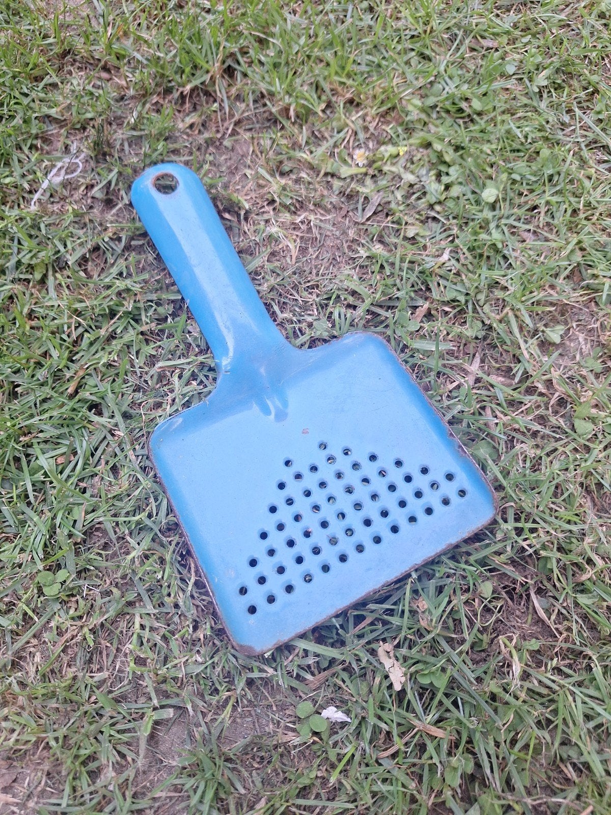 Vintage geëmailleerde gootsteenschep met zeefgaten, Ophalen of Verzenden