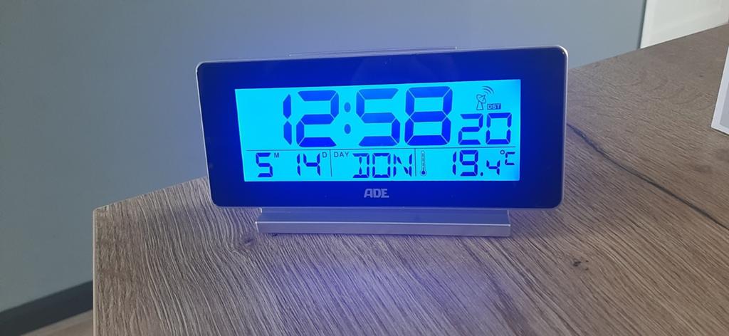 Digitale klok, Ophalen of Verzenden, Nieuw, Digitaal, Wekker of Tafelklok