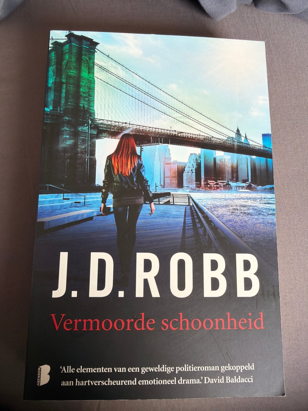 SKK.   J.D. Robb - Vermoorde schoonheid, Boeken, J.D. Robb, Ophalen of Verzenden, Zo goed als nieuw, Amerika