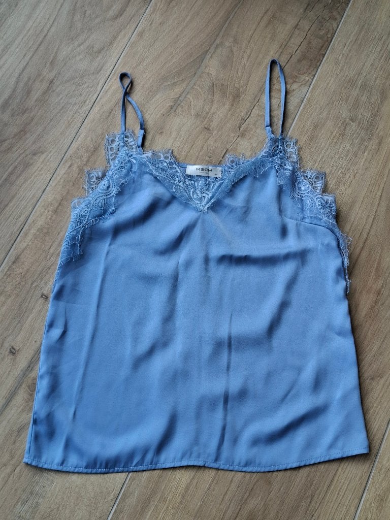 MSCH Copenhagen kanten top / camisole lichtblauw - maat XS, Blauw, Ophalen of Verzenden, Zo goed als nieuw, Zonder mouw