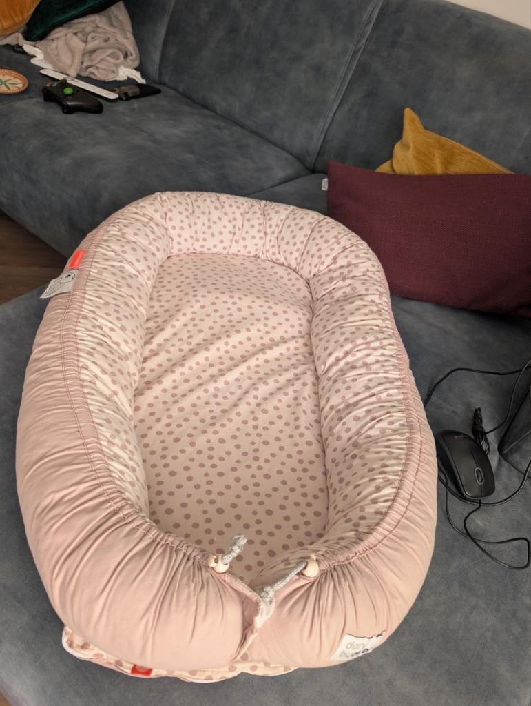 Baby nest rose. Done by Deer., Kinderen en Baby's, Babywiegjes en Ledikanten, Ophalen of Verzenden, Gebruikt, Overige typen
