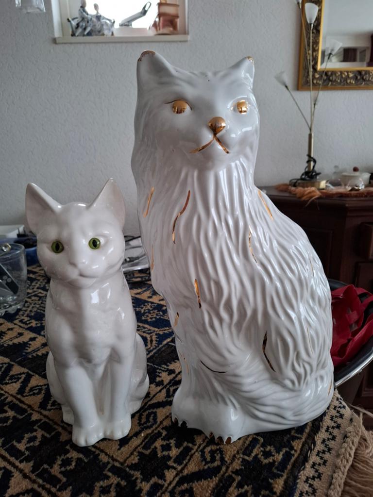 2 GROTE  PORSELEINEN  POEZEN BEELDEN, Ophalen, Zo goed als nieuw, Dier