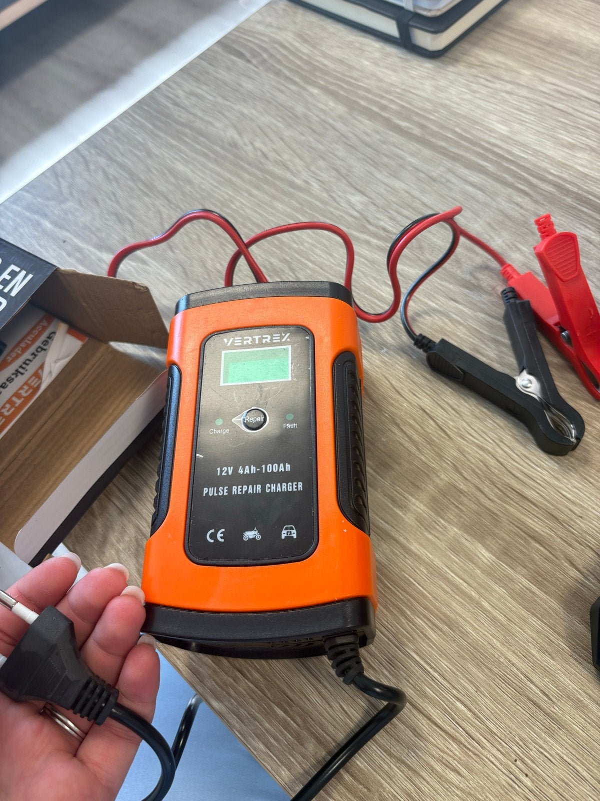 Vertrex Acculader en Druppellader 12V 6A, Ophalen, Nieuw, Universele onderdelen