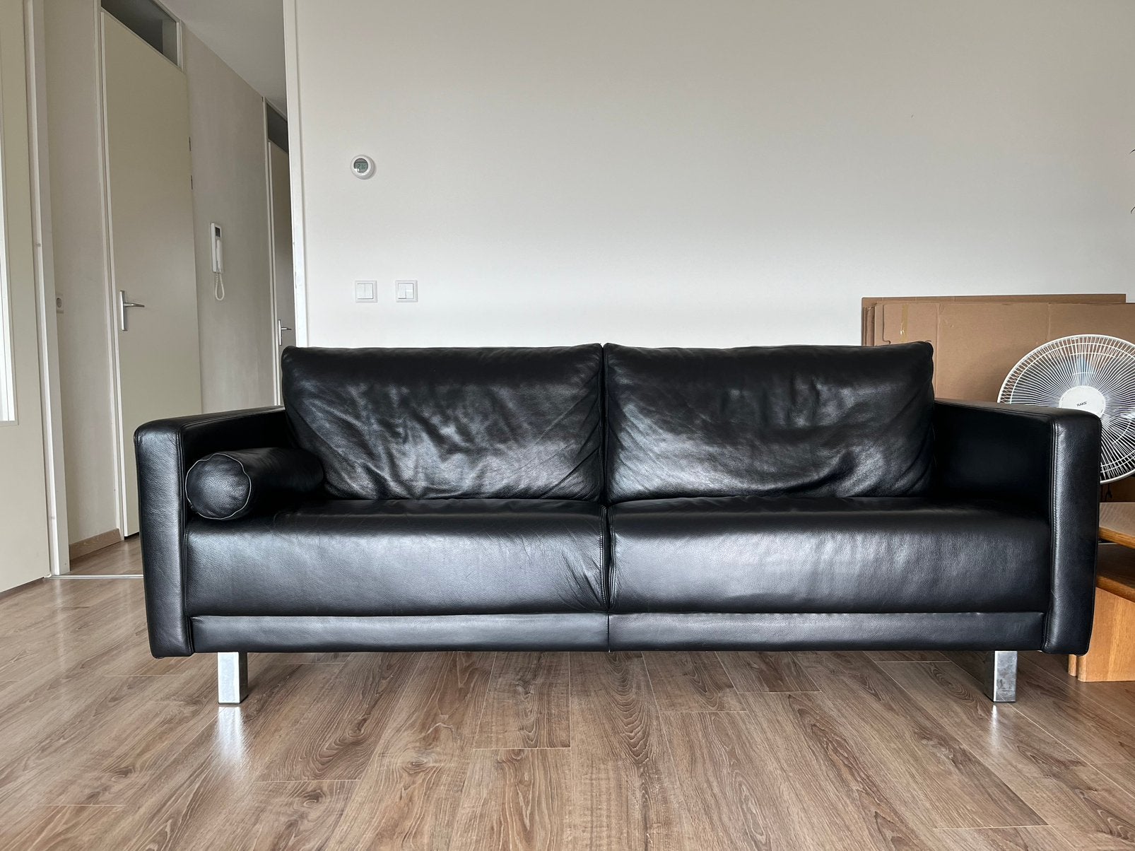 Montel bank zwart leer, Ophalen, 150 tot 200 cm, Tweepersoons, Zo goed als nieuw