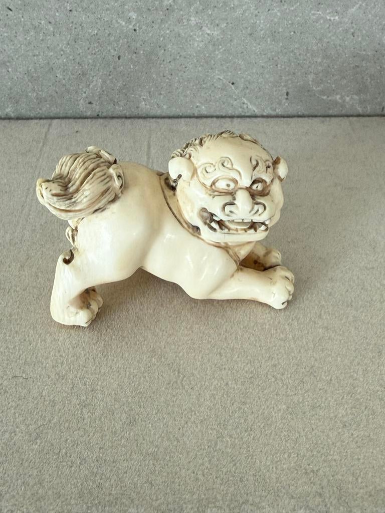 Antiek Japanse netsuke leeuw (shishi), Verzamelen, Ophalen of Verzenden, Zo goed als nieuw, Beeldje of Figuurtje