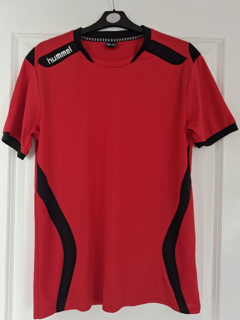 Nieuw Hummel Club Sportshirt. Maat M, Maat 48/50 (M), Nieuw, Ophalen of Verzenden, Voetbal