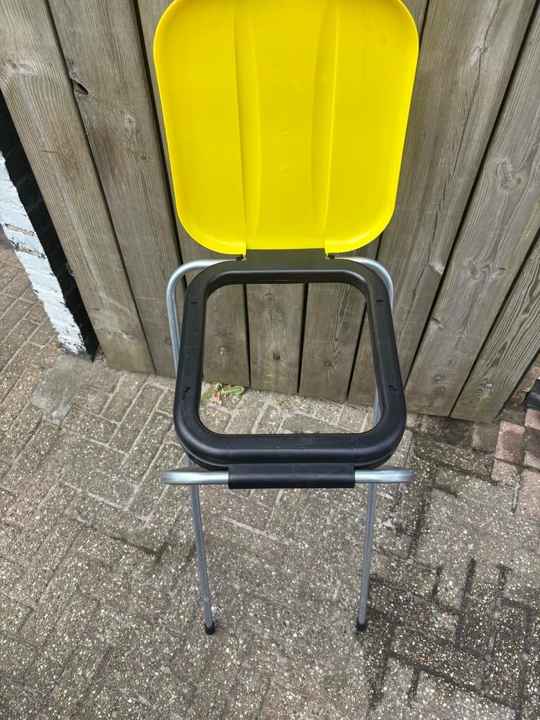 Gele afvalzakhouder met deksel, Ophalen, Gebruikt, Kunststof