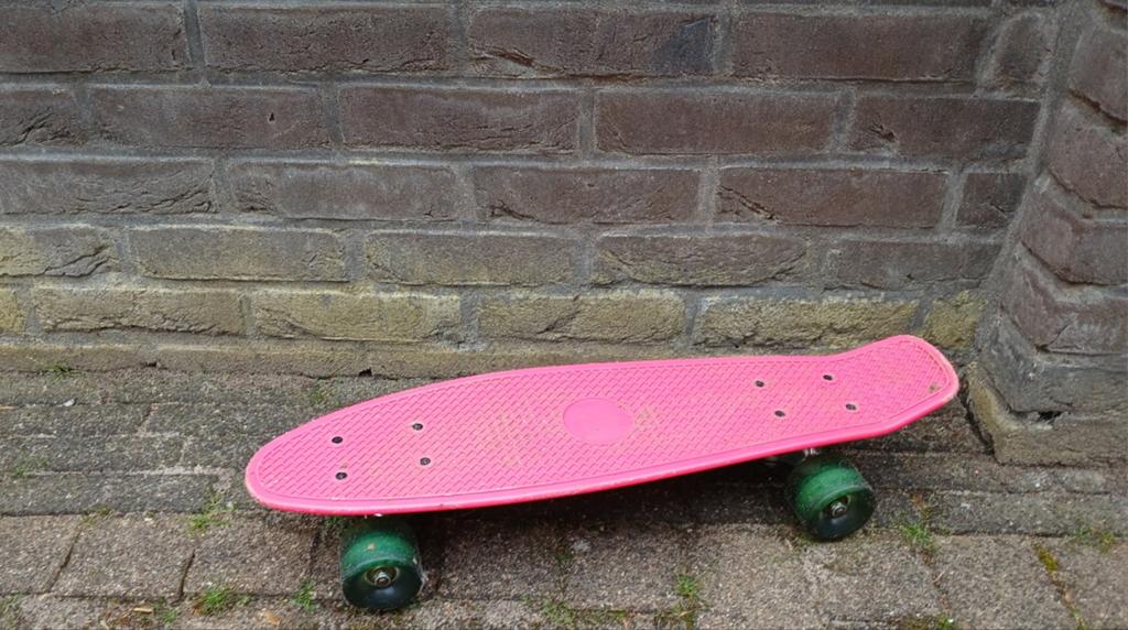 Roze skateboard met groene wieltjes, Ophalen, Gebruikt, Skateboard