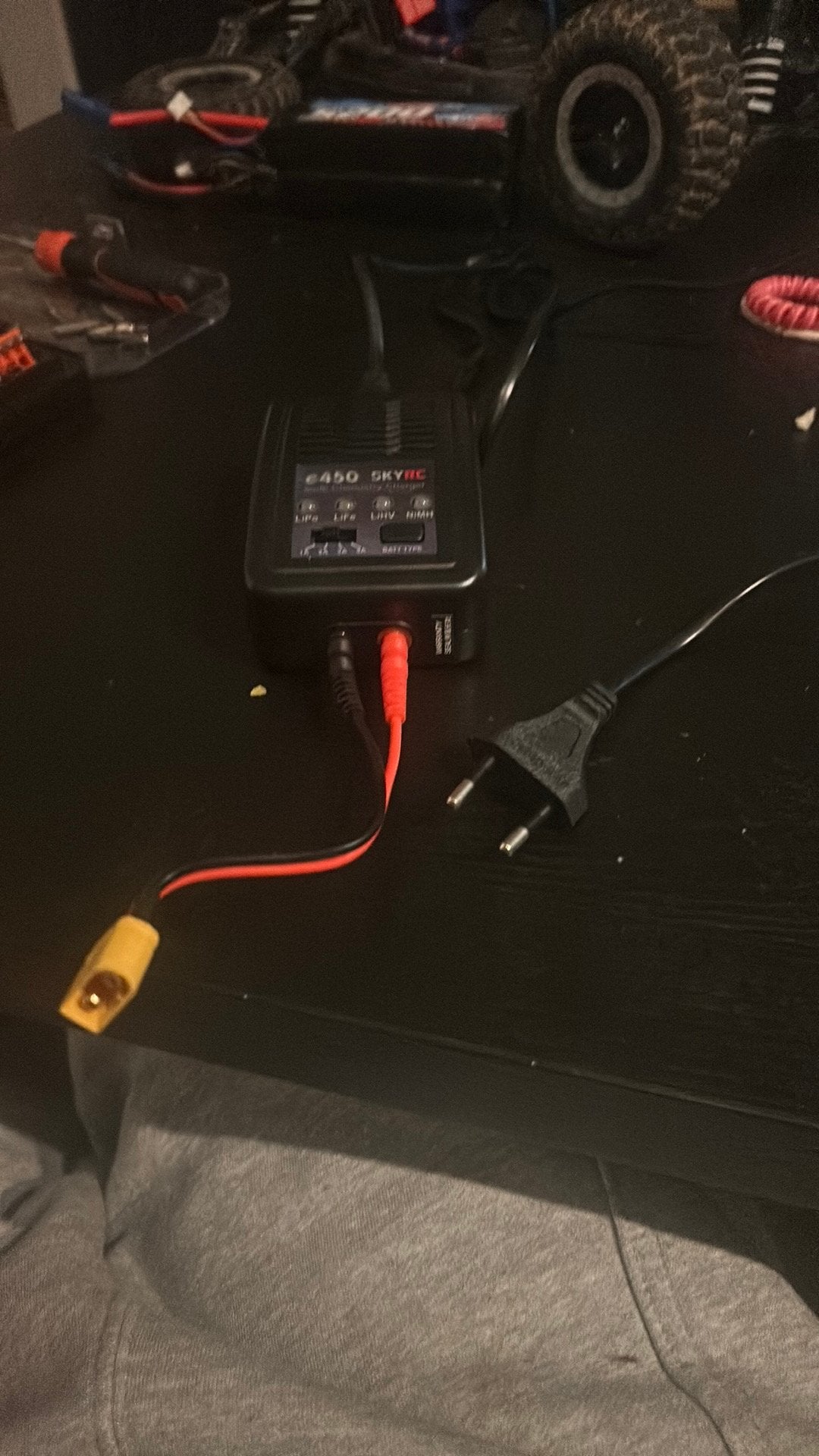 SKYRC E450 lader met XT60 stekker, Zo goed als nieuw, Onderdeel, Overige schalen, Ophalen