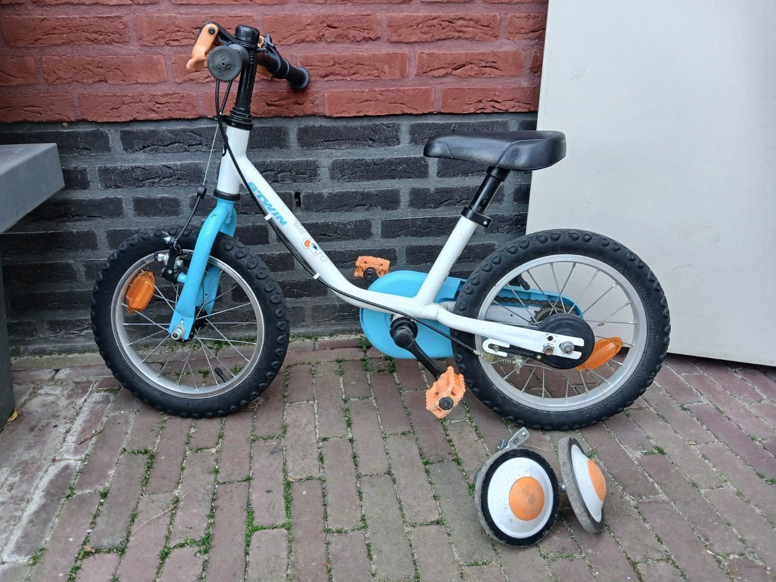 B'Twin kinderfiets 14 inch met zijwieltjes, Ophalen, Zijwieltjes, Gebruikt, Velgrem