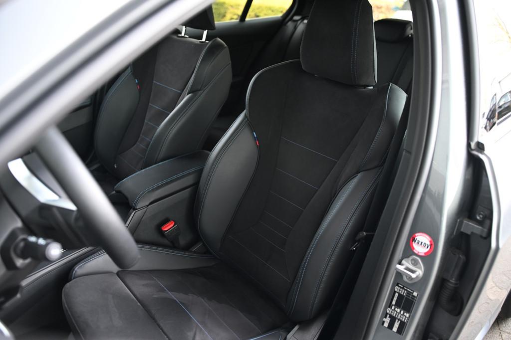 BMW 1 Serie 120 M Sport Automaat / Sportstoelen / M Adaptief, Auto's, BMW, Gebruikt, 156 pk, Met garantie (alle), Origineel Nederlands