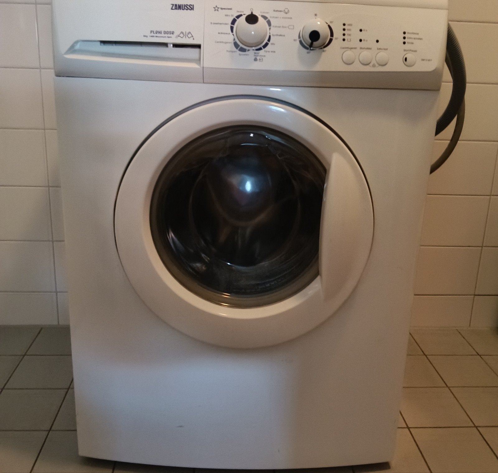 Zanussi wasmachine defect €20, Witgoed en Apparatuur, Wasmachines, 85 tot 90 cm, 1200 tot 1600 toeren, Ophalen