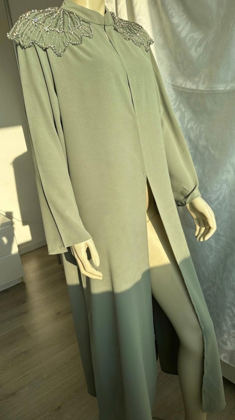 Elegante Abaya met kralen en strass details, Maat 38/40 (M), Nieuw, Ophalen of Verzenden, Onder de knie