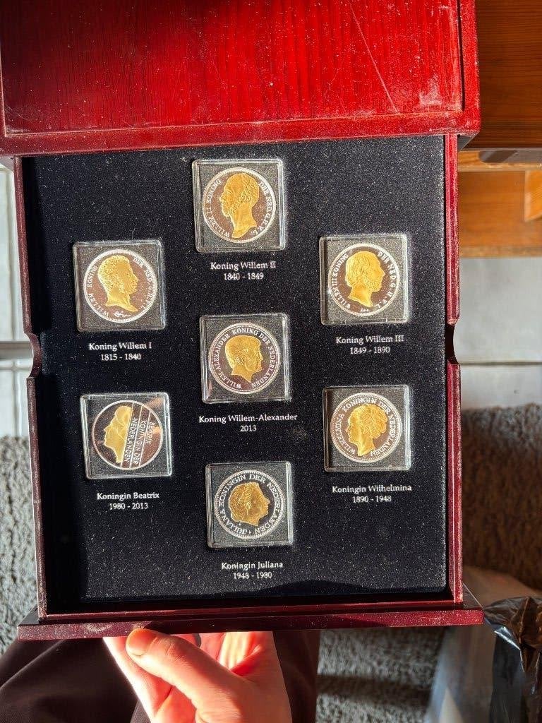 Penningen Koningshuis, Ophalen, Overige materialen, Nederland