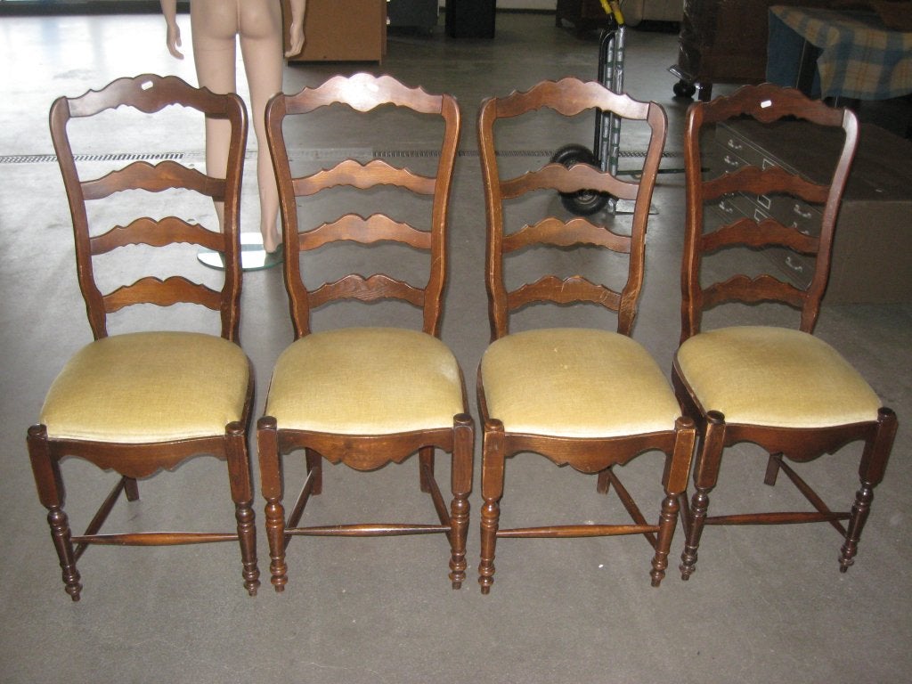 4 houten eetstoelen met velours bekleding, Huis en Inrichting, Stoelen, Niet ingevuld, Gebruikt, Niet ingevuld, Niet ingevuld
