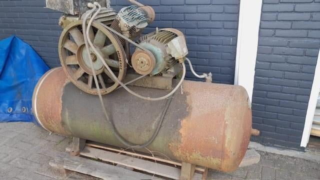 compressor, Doe-het-zelf en Verbouw, Compressors, 100 liter of meer, Ophalen, Gebruikt, Minder dan 200 liter/min