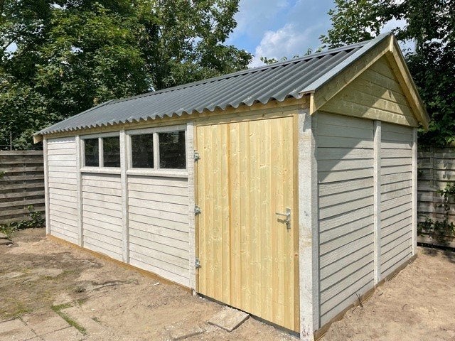 Berging tuinhuis garage in onderhouds arm beton systeembouw