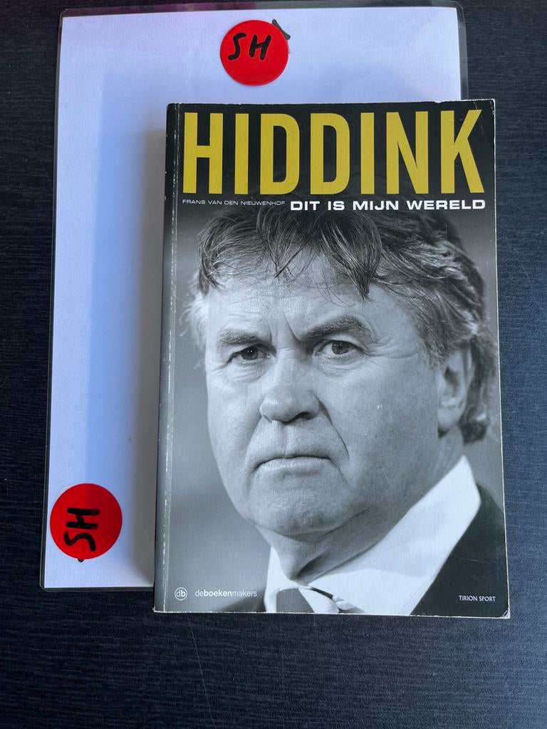 Boek: Hiddink - Dit is mijn wereld (Frans van den Nieuwenhof, Boeken, Ophalen of Verzenden, Zo goed als nieuw, Balsport