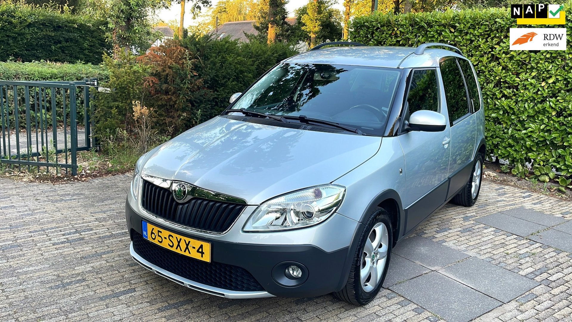 Skoda Roomster 1.2 TSI Tour AUT-Airco-Cruise-Velgen-Trekhaak, Euro 5, Stof, Gebruikt, Zwart