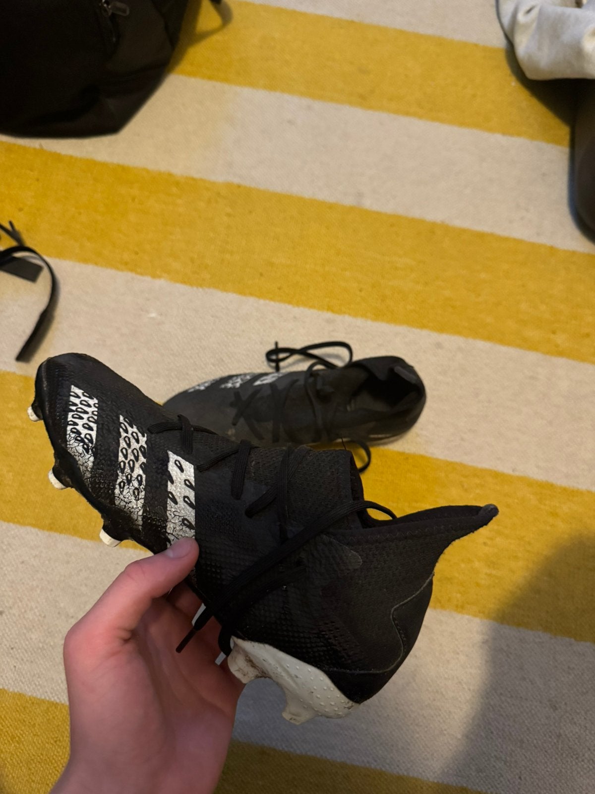 Adidas praditor voetbalschoenen maat 39,5, Dieren en Toebehoren