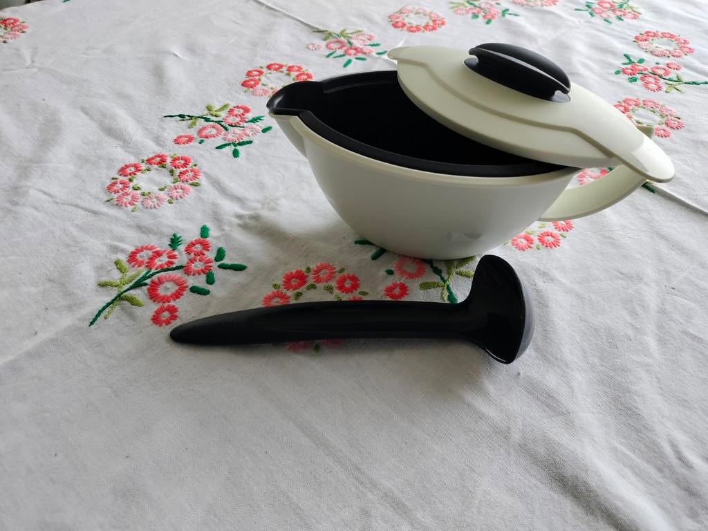 Jus/sauskom, Huis en Inrichting, Keuken | Tupperware, Nieuw, Bak of Kom, Wit, Crème, Ophalen of Verzenden