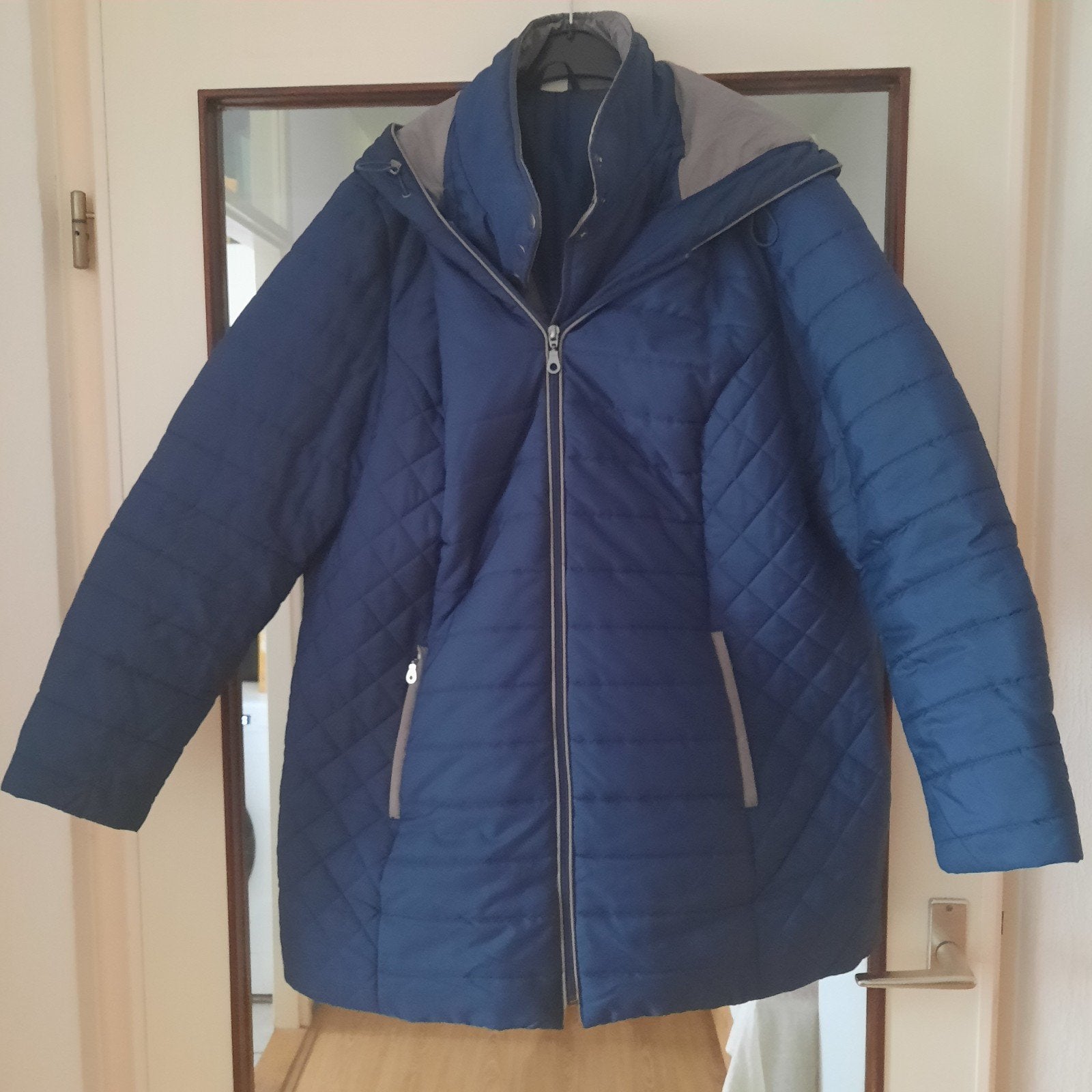 Te koop dikke winterjas maat 48, Kleding | Dames, Ophalen, Zo goed als nieuw, Maat 46/48 (XL) of groter, Blauw