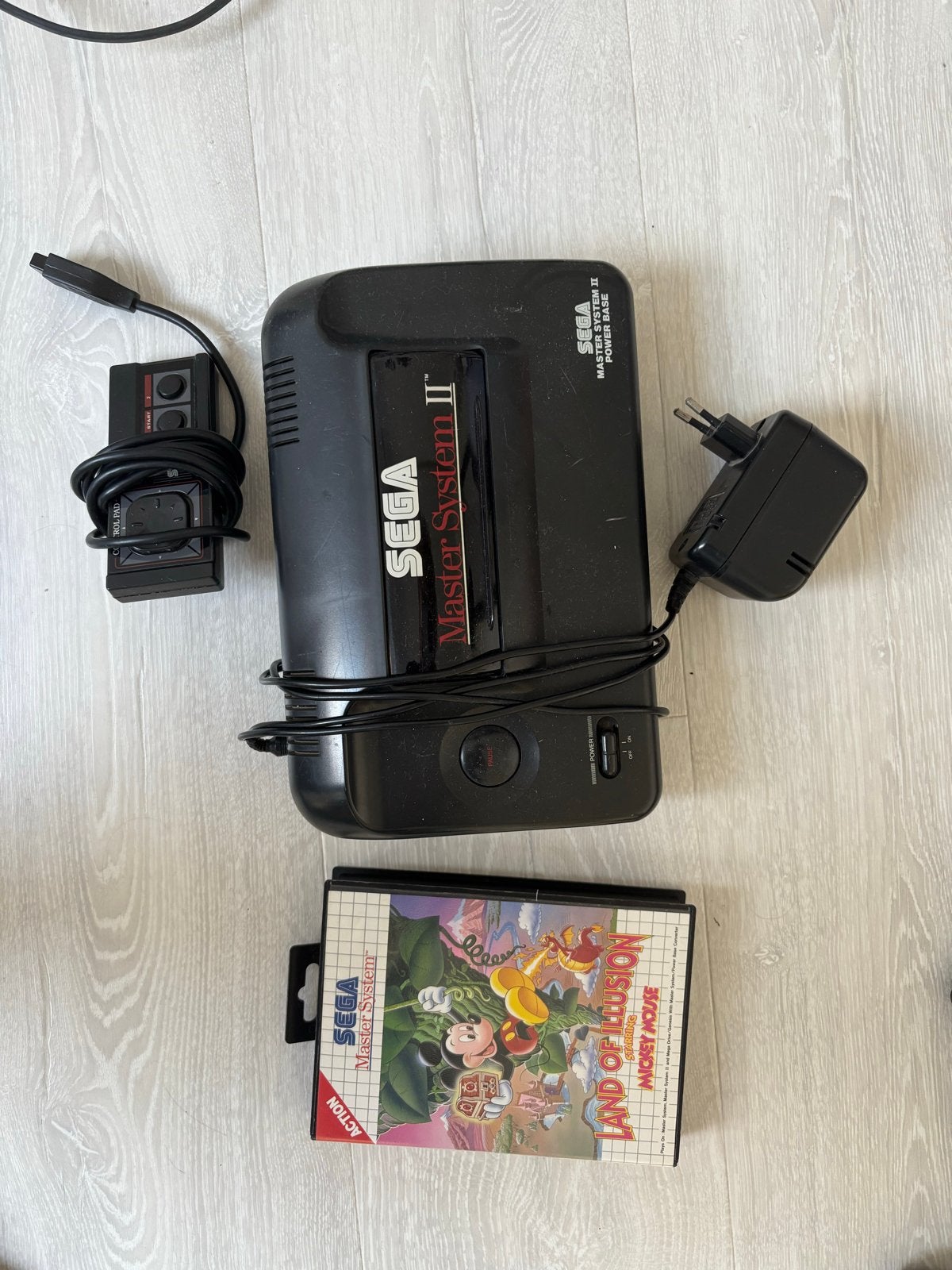 Sega Master System II met Mickey Mouse Land of Illusion, Spelcomputers en Games, Master System, Ophalen of Verzenden, Met 1 controller