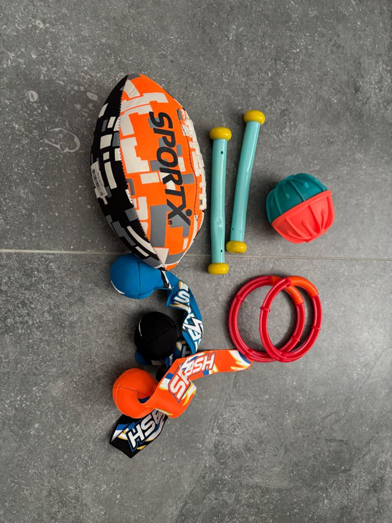 Sport speelgoed set: rugbybal, ringen, stokken en bal, Ophalen of Verzenden, Gebruikt, Jongen of Meisje