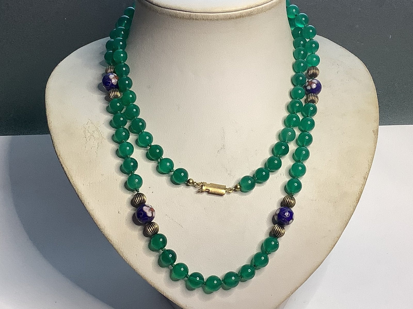 PRACHTIGE LANGE GROENE GEKNOOPTE KETTING MET CLOISONE, Verzenden, Ketting