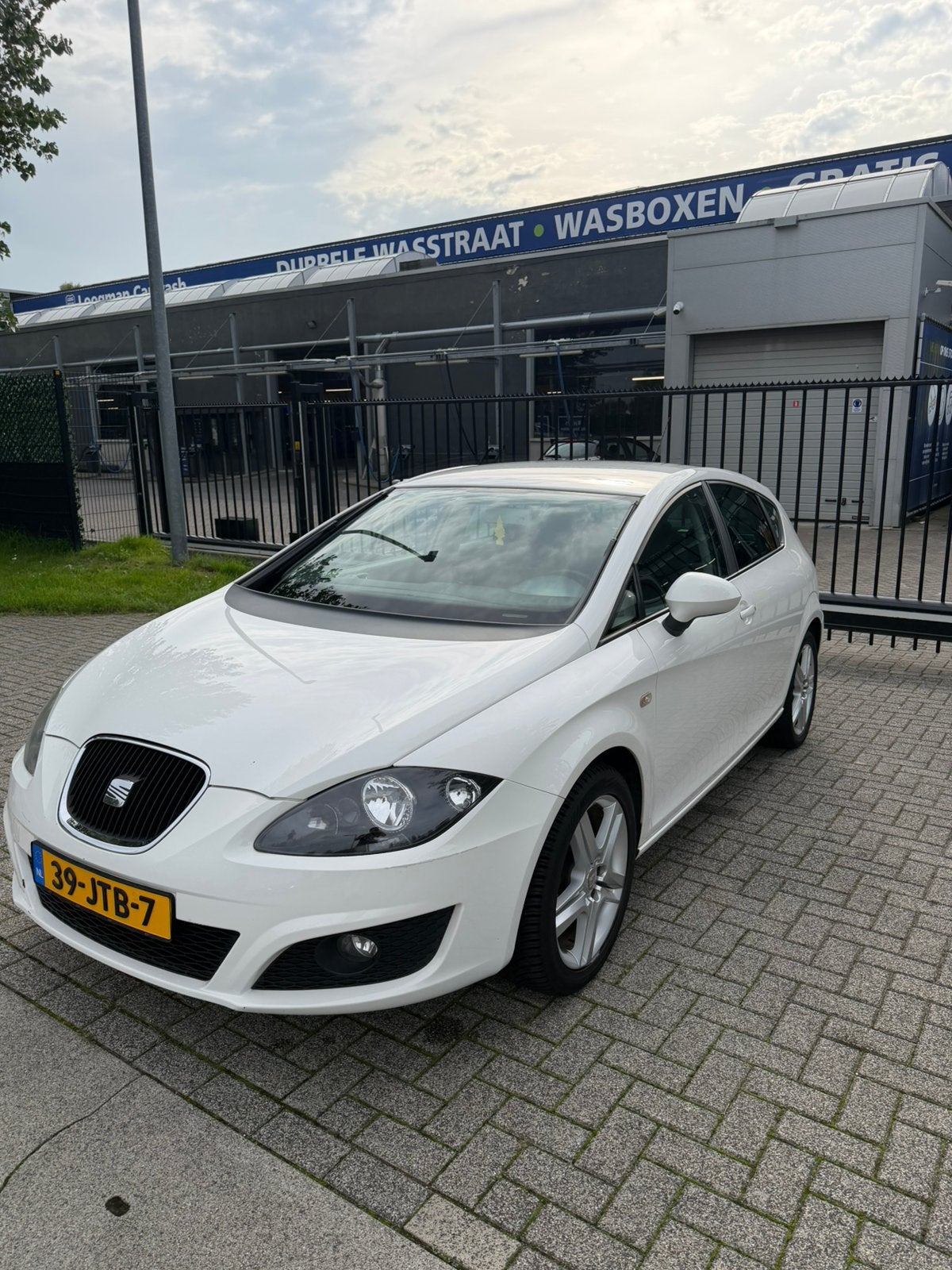 Seat Leon 1.6 75KW 2009 Wit, Auto's, Voorwielaandrijving, Stof, Leon, Wit
