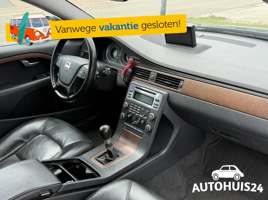 Volvo V70 2.0 D3 Momentum LEDER|TREKHAAK|NAVI NWE RIEM, Auto's, Volvo, Voorwielaandrijving, Euro 5, Gebruikt, Zwart