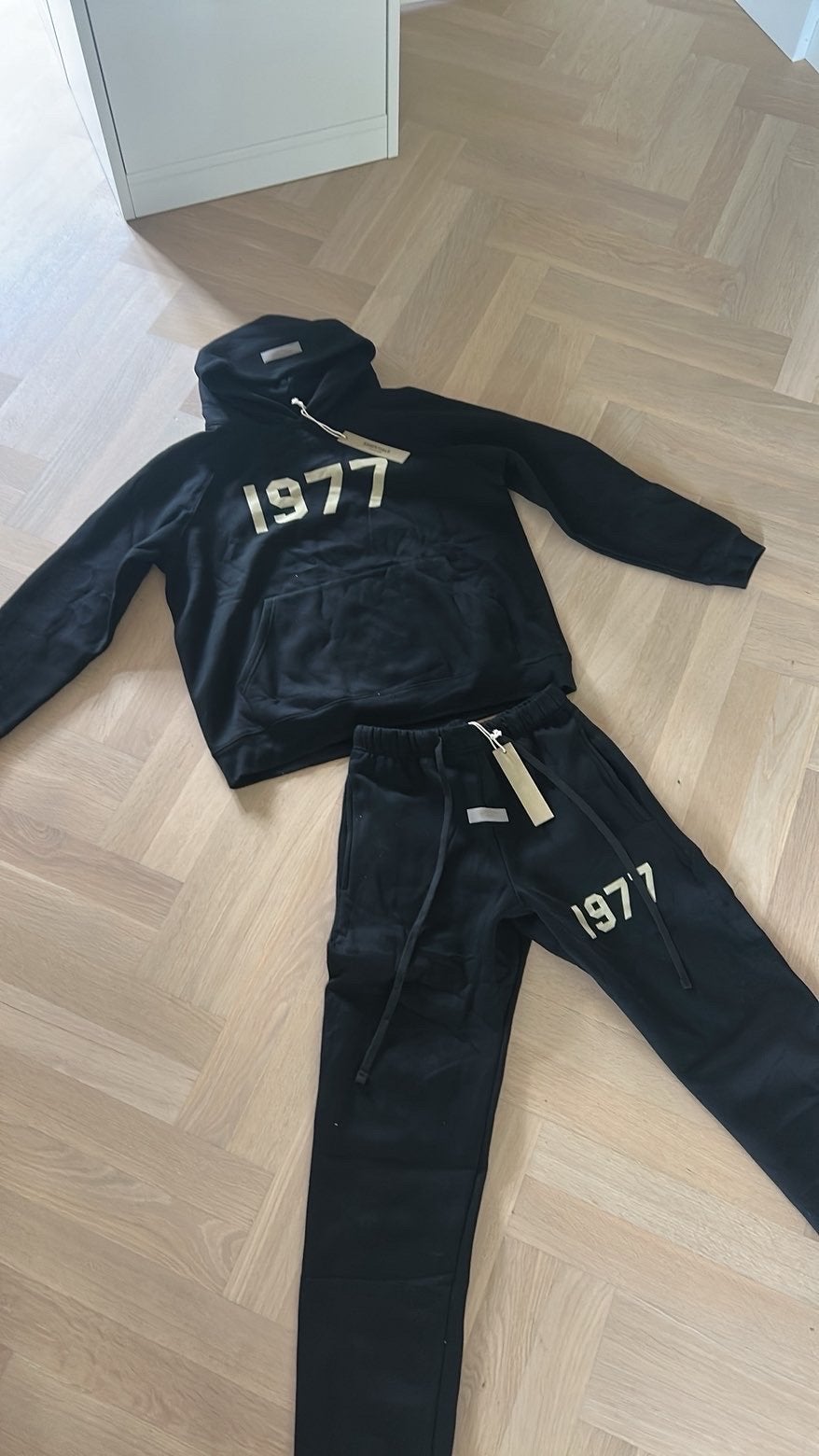 Essentials Fear of God 1977 Trainingspak Zwart Maat M, Kleding | Heren, Ophalen of Verzenden, Nieuw