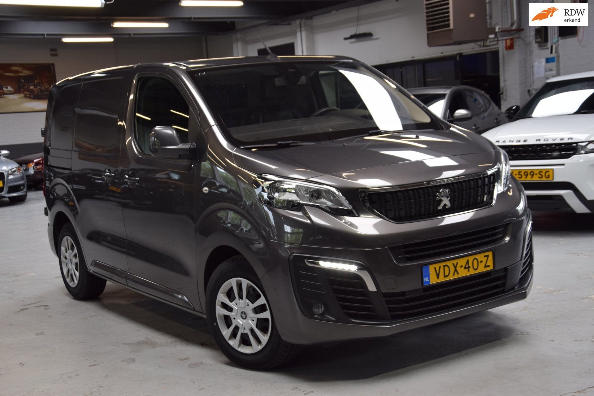 Peugeot Expert 2.0 BlueHDI 180 Compact Urban Aut.|ACC|Camera, Gebruikt, 4 cilinders, Leder en Stof, Origineel Nederlands