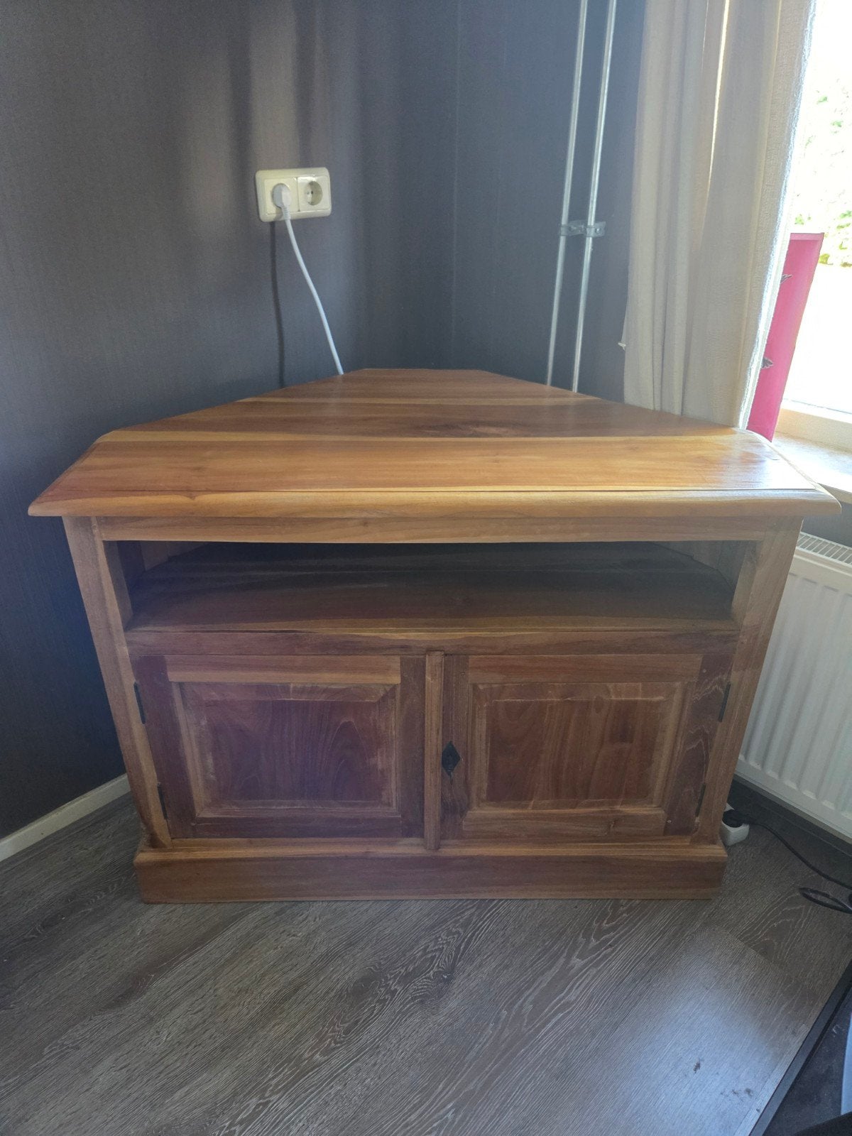 Teakhouten televisie kastje voor in een hoek, Huis en Inrichting, Ophalen, 100 tot 150 cm, Teakhout, Minder dan 100 cm