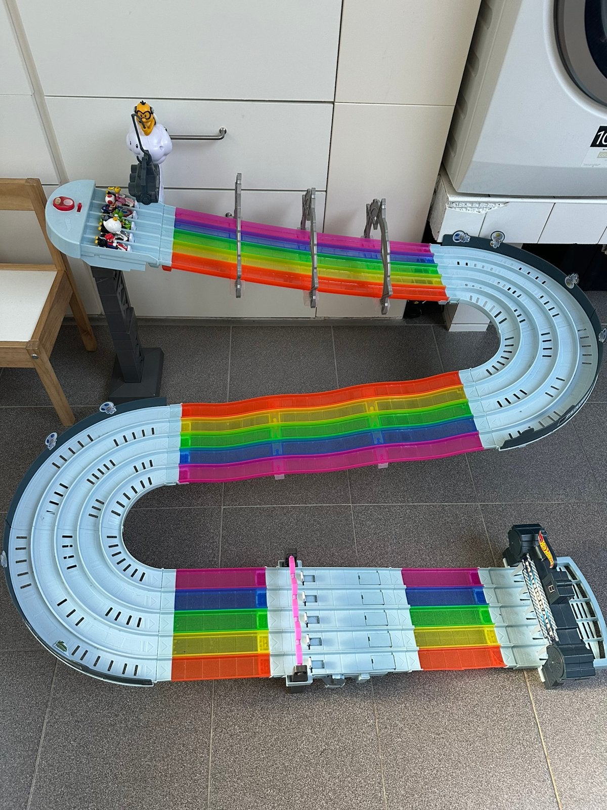 Hot Wheels Mario Kart Regenboog Raceset, Kinderen en Baby's, Speelgoed | Racebanen, Ophalen, Zo goed als nieuw, Handmatig, Hot Wheels