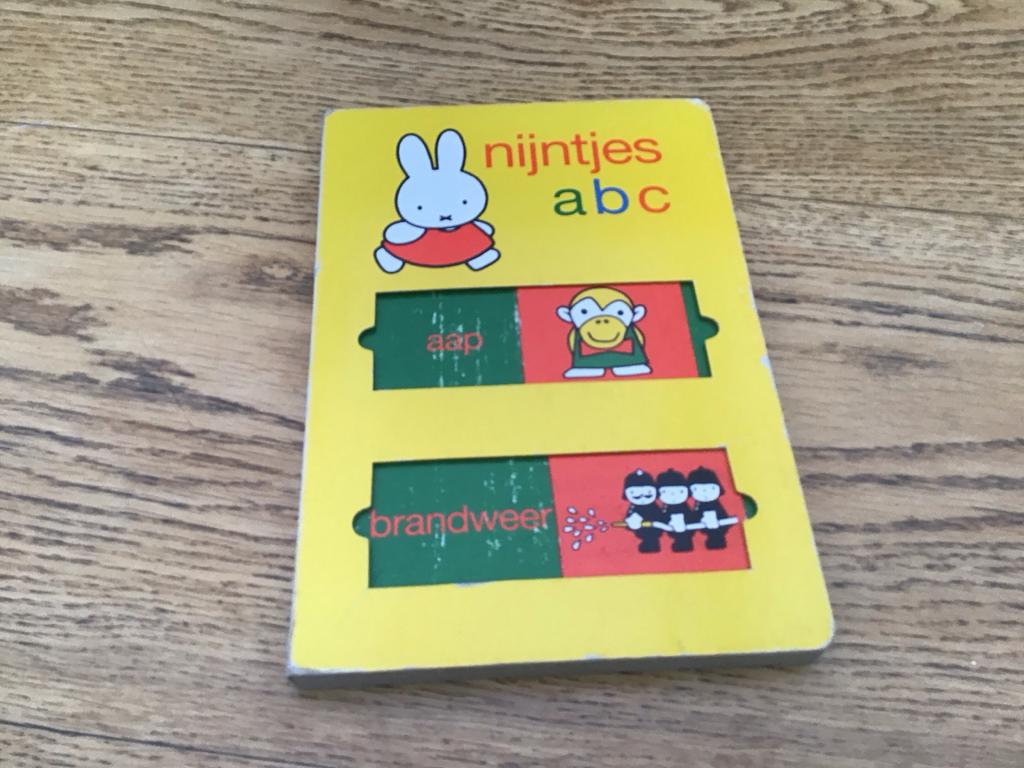 Nijntjes ABC Schuifboek: Spelenderwijs letters leren, Ophalen of Verzenden, Zo goed als nieuw, Uitklap-, Voel- of Ontdekboek, 2 tot 3 jaar