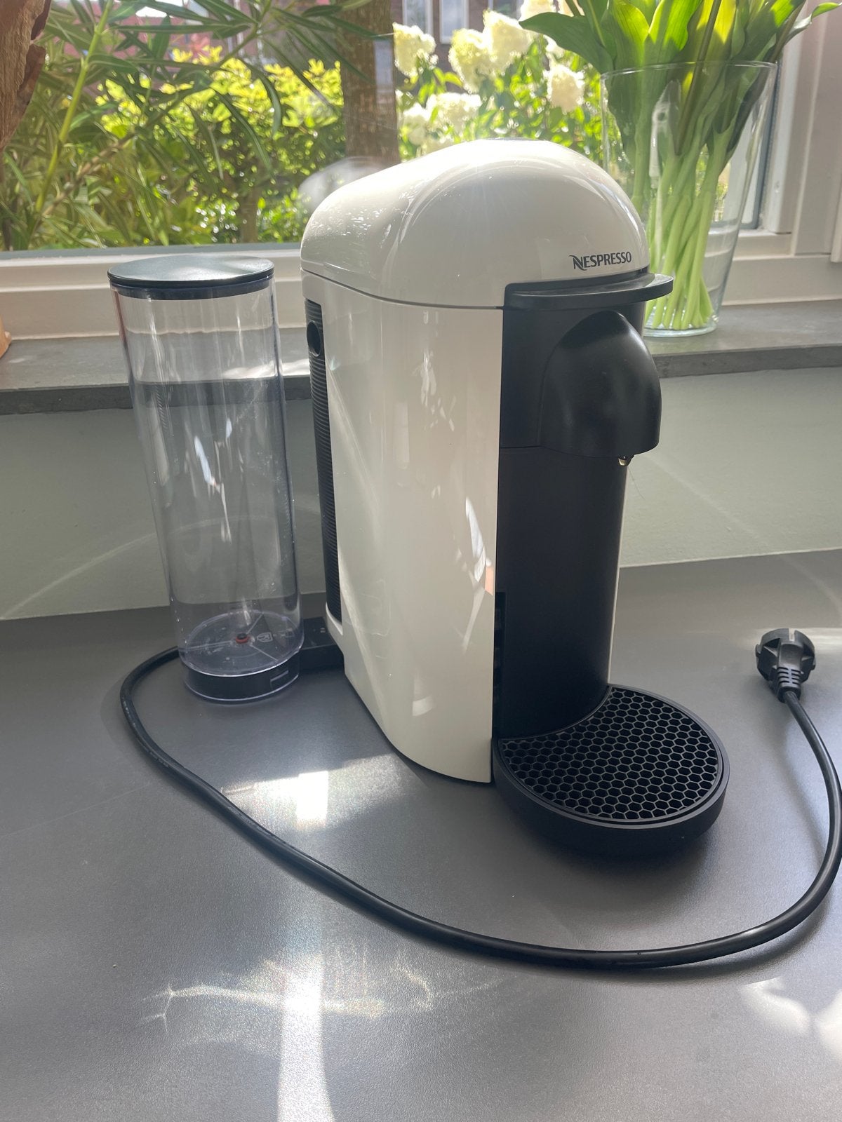 Nespresso Vertuo Next voor grote ronde capsules, Ophalen, Koffiemachine, Zo goed als nieuw, 1 kopje