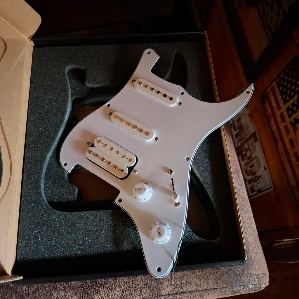 Fender Stratocaster Pickguard met Pickups, Ophalen of Verzenden, Zo goed als nieuw, Elektrische gitaar