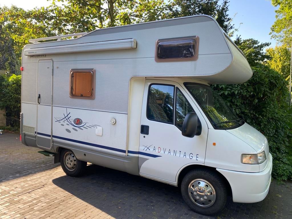 4 persoonscamper (4 bedden) hele nette staat, 5,55 meter, Caravans en Kamperen, Caravans, Vast bed, Luifel, Treinzit, Particulier