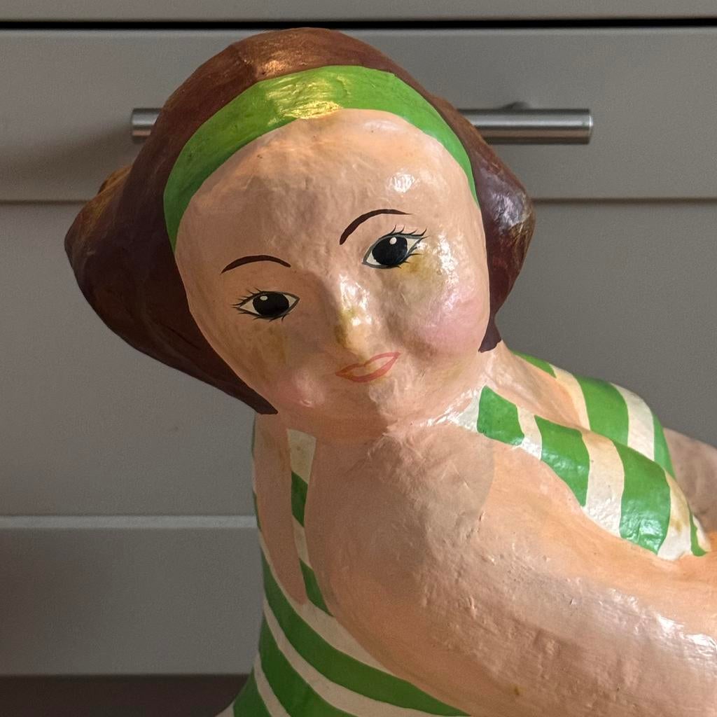 Beeld dikke dame bikini zwemmen papier machee, Ophalen of Verzenden