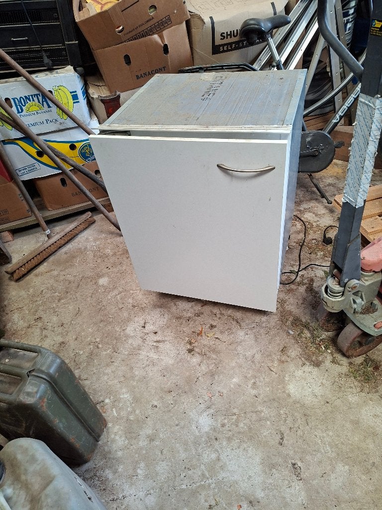 koelkast   whirlpool  diep57 breed 60 hoog85cm 55euro, Zonder vriesvak, 200 liter of meer, Nieuw, 45 tot 60 cm