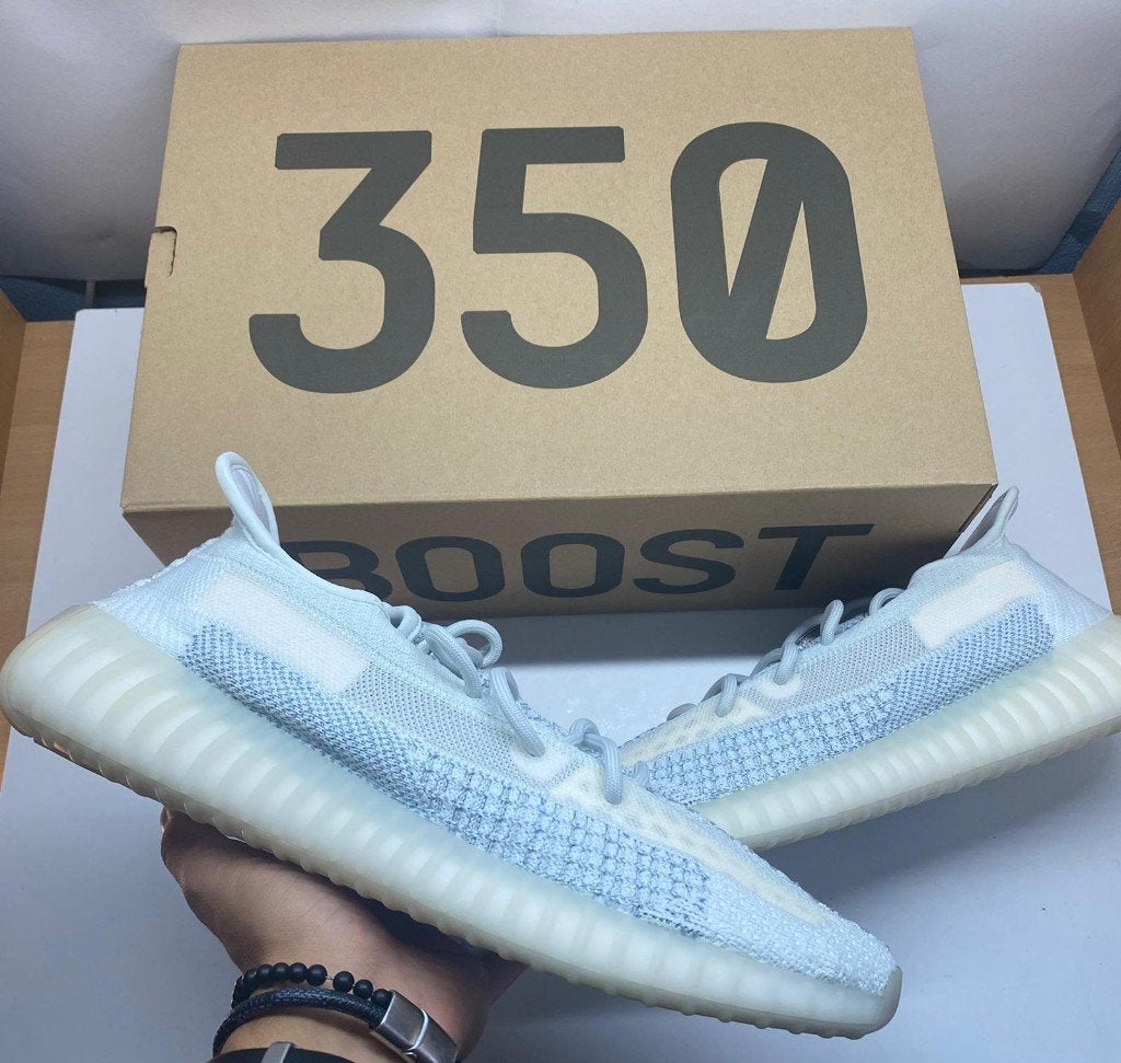 adidas Yeezy Boost 350 V2 Cloud White - Maat 46 2/3, Wit, Nieuw, Ophalen of Verzenden, Sneakers of Gympen