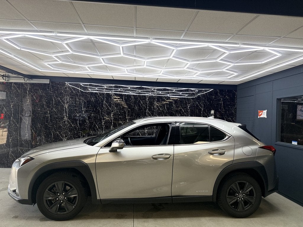 Lexus UX 250h Luxury Line (bj 2022, automaat), Gebruikt, 4 cilinders, Leder, Bedrijf