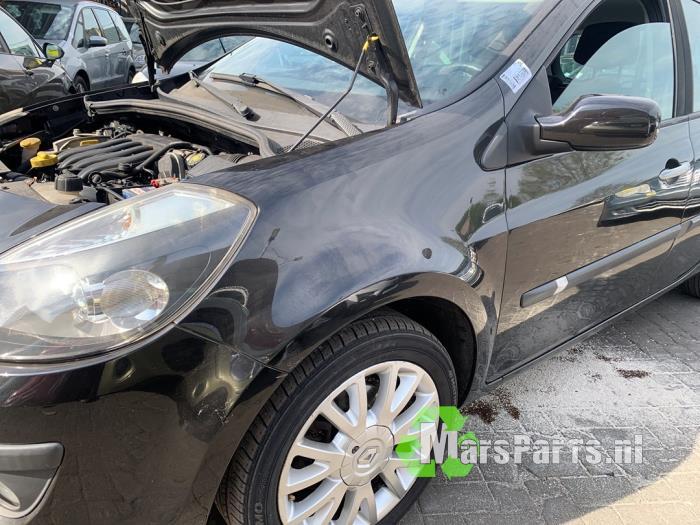 Scherm links-voor van een Renault Clio (NV676), Gebruikt, -, Renault, -