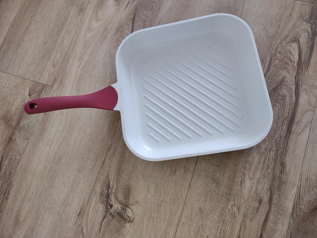 Zeer nette grillpan, bakpan, vleespan. Paars, wit. Als nieuw, Onb, Ophalen of Verzenden, Onb, Koekenpan of Braadpan