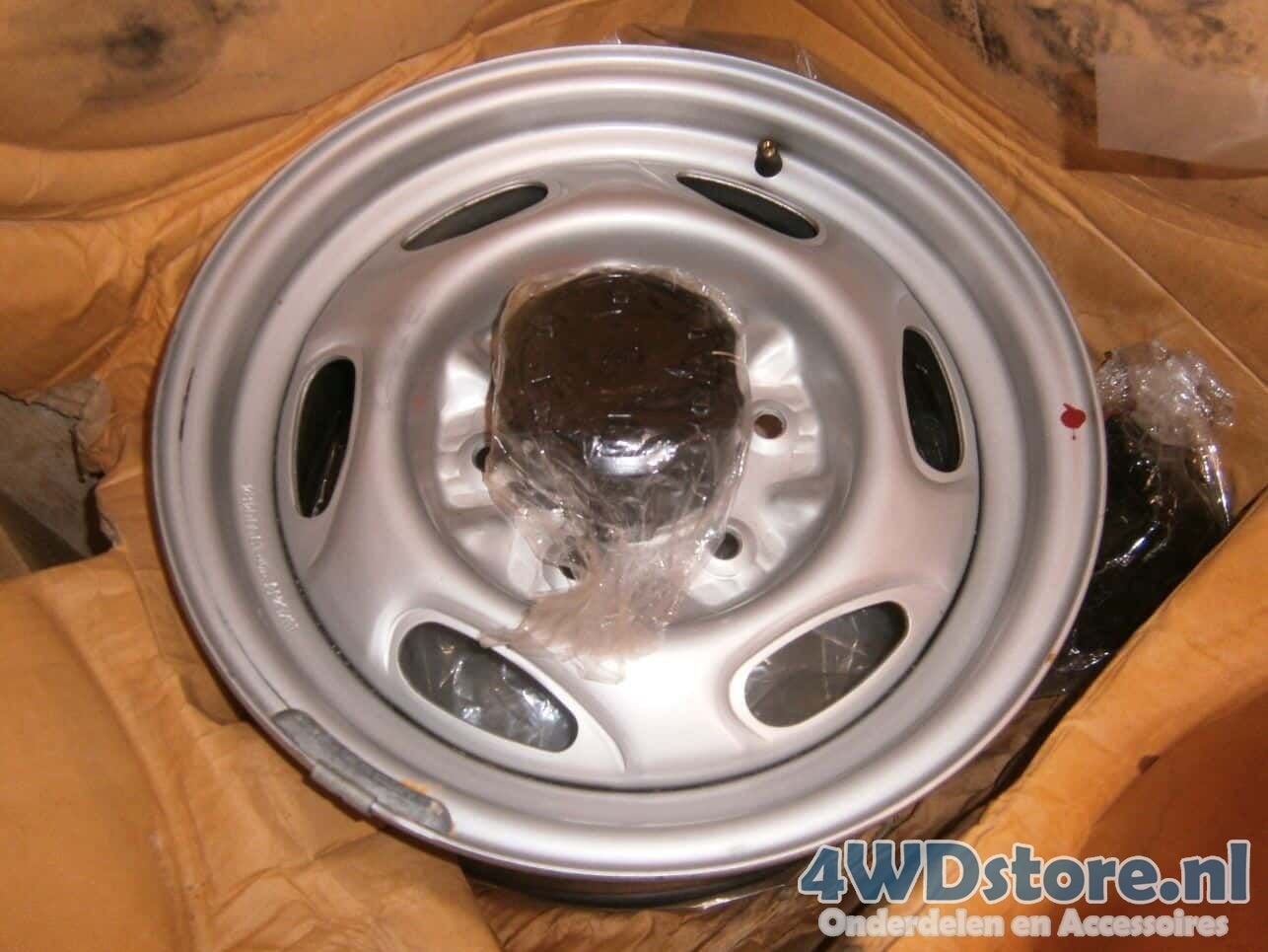 Ford Maverick velgen met naafdop NIEUW, Velg(en), -, -, Nieuw