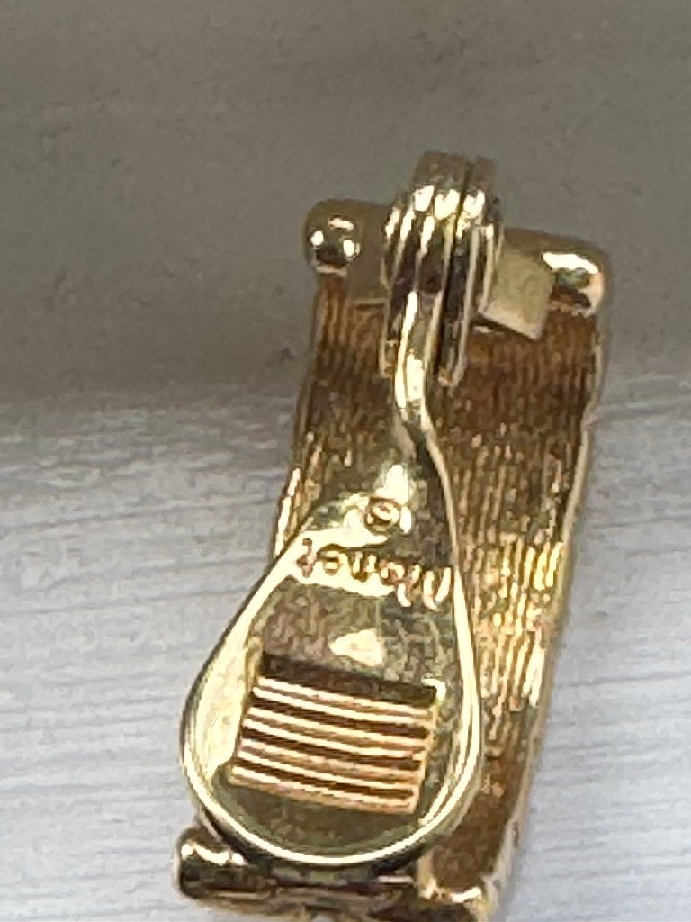 Vintage Monet oorclips goudkleurig – gesigneerd, Sieraden, Tassen en Uiterlijk, Verzenden, Zo goed als nieuw, Goud, Overige materialen