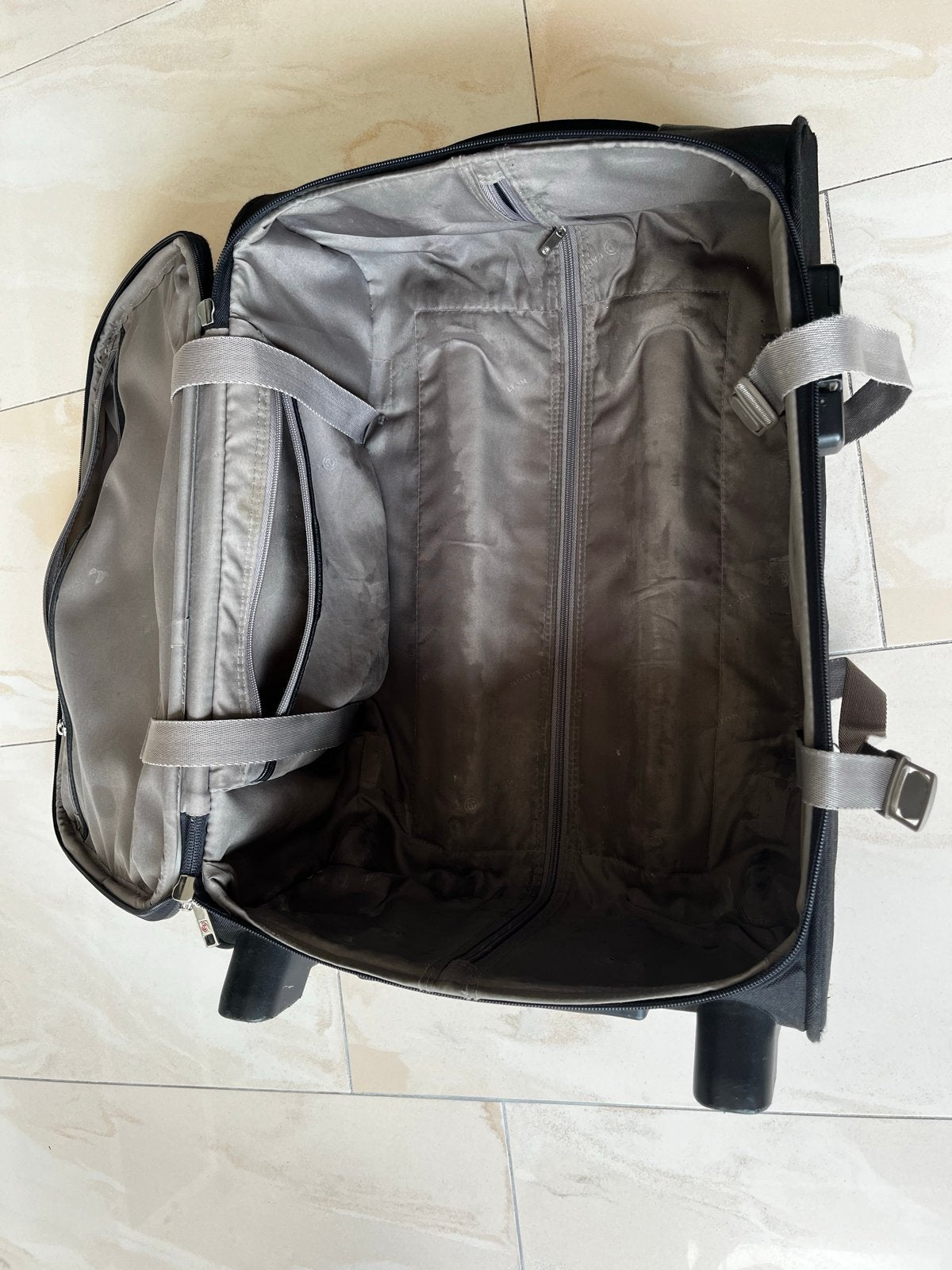 Carlton Trolley Koffer Zwart - Goede Staat, Sieraden, Tassen en Uiterlijk, Tassen | Reistassen en Weekendtassen, Ophalen, 40 tot 60 cm