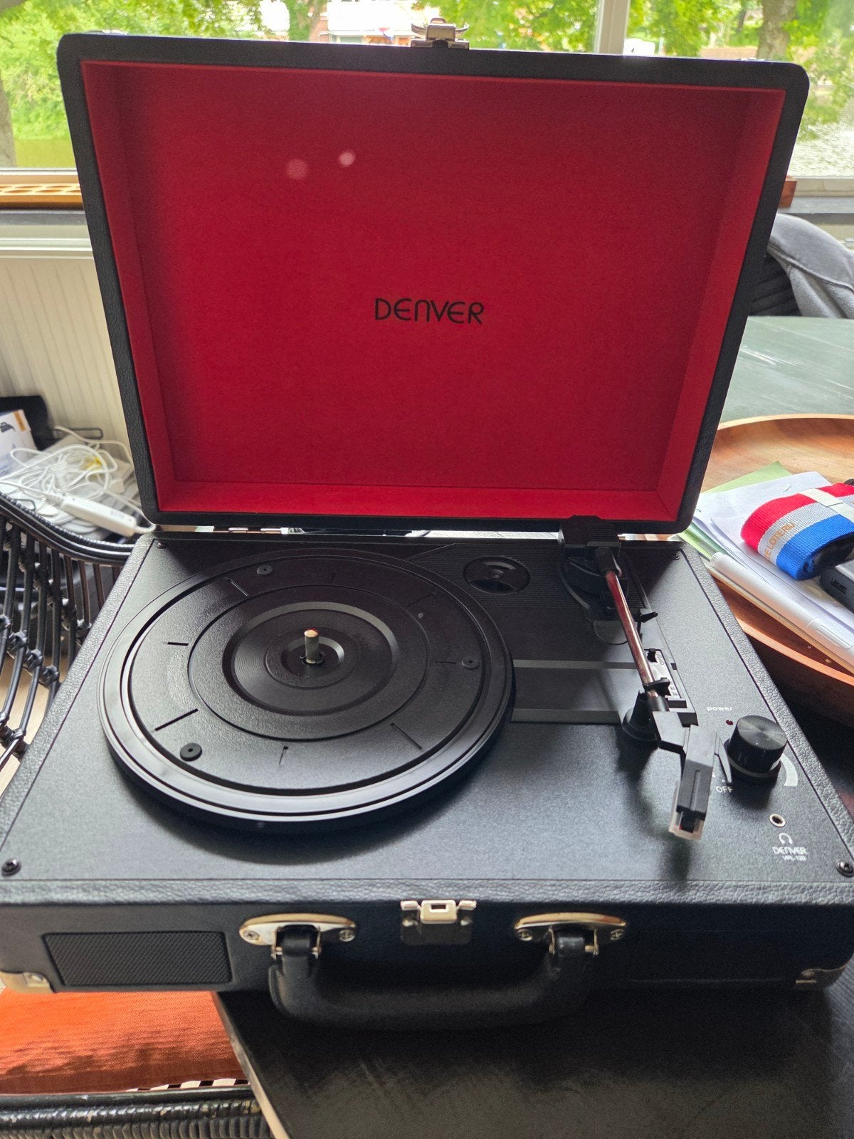 Denver Platenspeler VPL-120 Zwart - Draagbaar en Compact, Ophalen