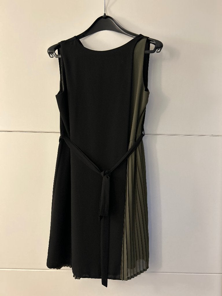 Miss Miss zwart/kaki mouwloze jurk, Maat 38/40 (M), Zwart, Zo goed als nieuw, Boven de knie